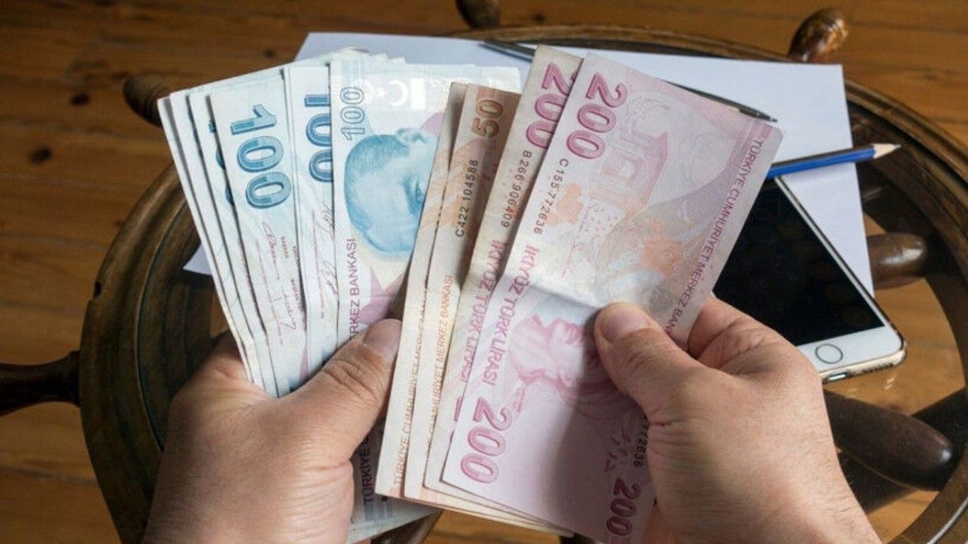 Emekliye 4 maaş birden geliyor: Teklif Meclis'e sunuldu